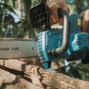 How to Cut Large Tree Trunk Slices with a Small Chainsaw - SeeSii