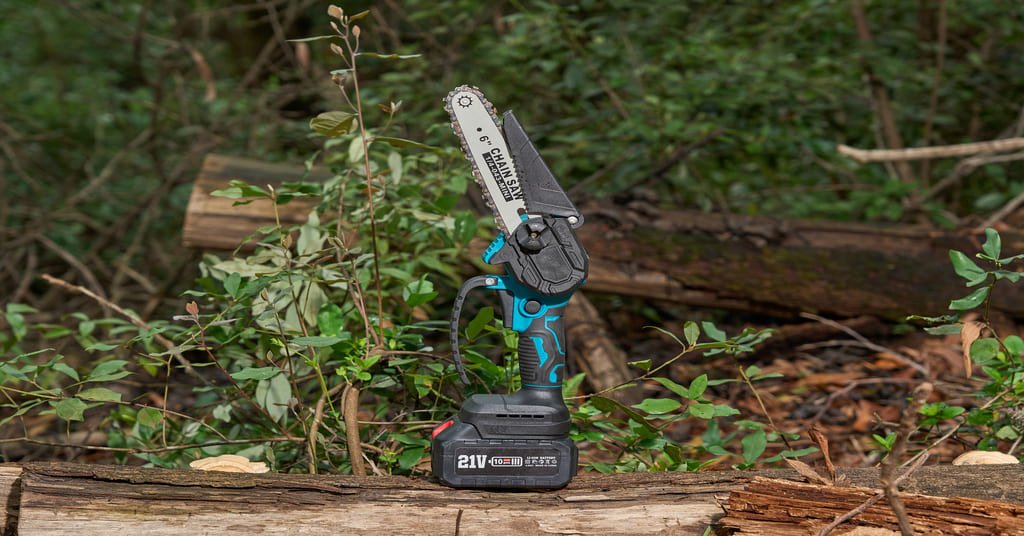 Seesii ‎CH600 Mini Chainsaw Review: Your Go-To Handheld Power Tool - SeeSii